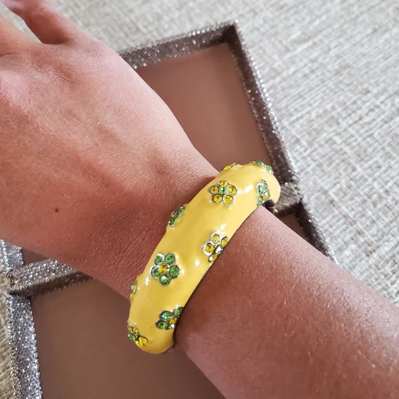 Enamel Hinge Floral Bracelet - Picture 5 of 8